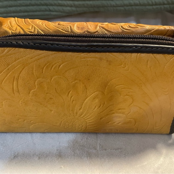 Elegant Floral Embossed Leather Bag Handmade Mexico Stylish and Unique NWT - Picture 3 of 6